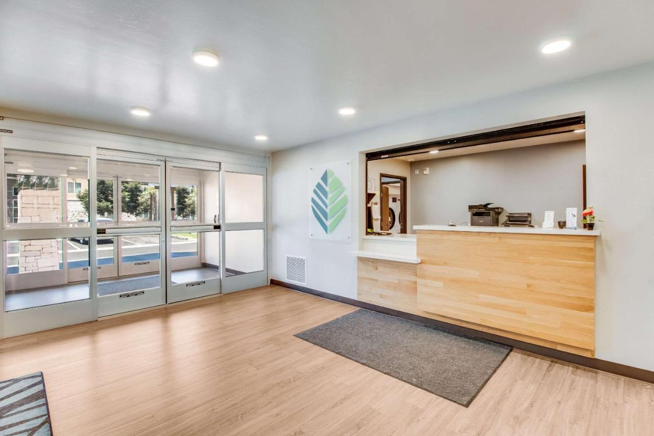 Woodspring Airport Hotel Bakersfield